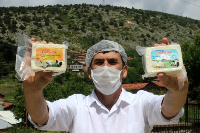 Kooperatif kuran köylüler ürettikleri peynirleri Türkiye'ye satıyor