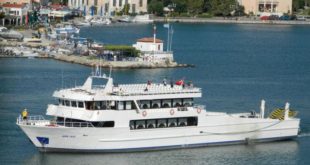 Ege kıyıları ile Yunan adaları feribot seferleri tam kapasite