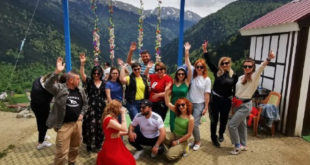 Gürcü turistlerden Uzungöl'e yoğun ilgi